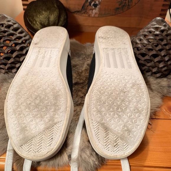 Gently Used Just Fab All Chill Sneaker. - Picture 7 of 10